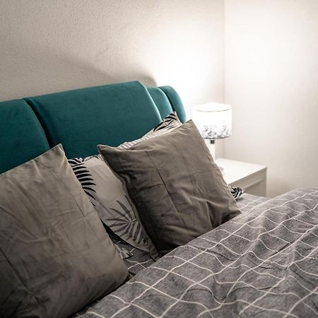 Cozy Apartment In Dumbravita Dumbravita  Екстериор снимка