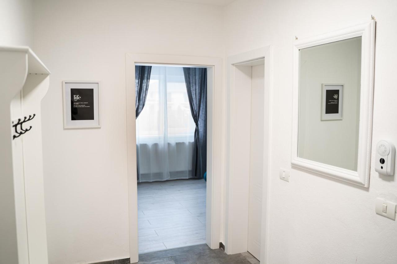 Cozy Apartment In Dumbravita Dumbravita  Екстериор снимка
