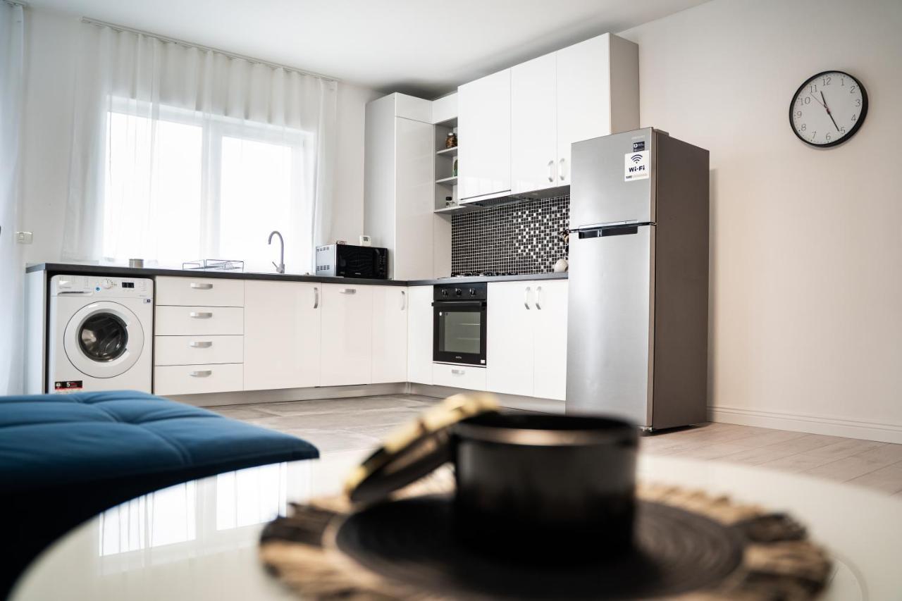 Cozy Apartment In Dumbravita Dumbravita  Екстериор снимка
