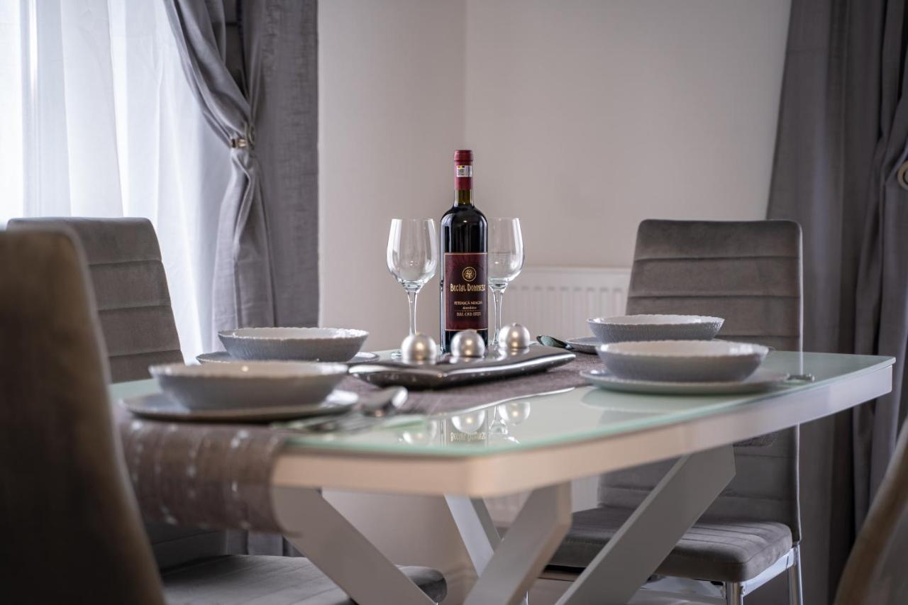 Cozy Apartment In Dumbravita Dumbravita  Екстериор снимка