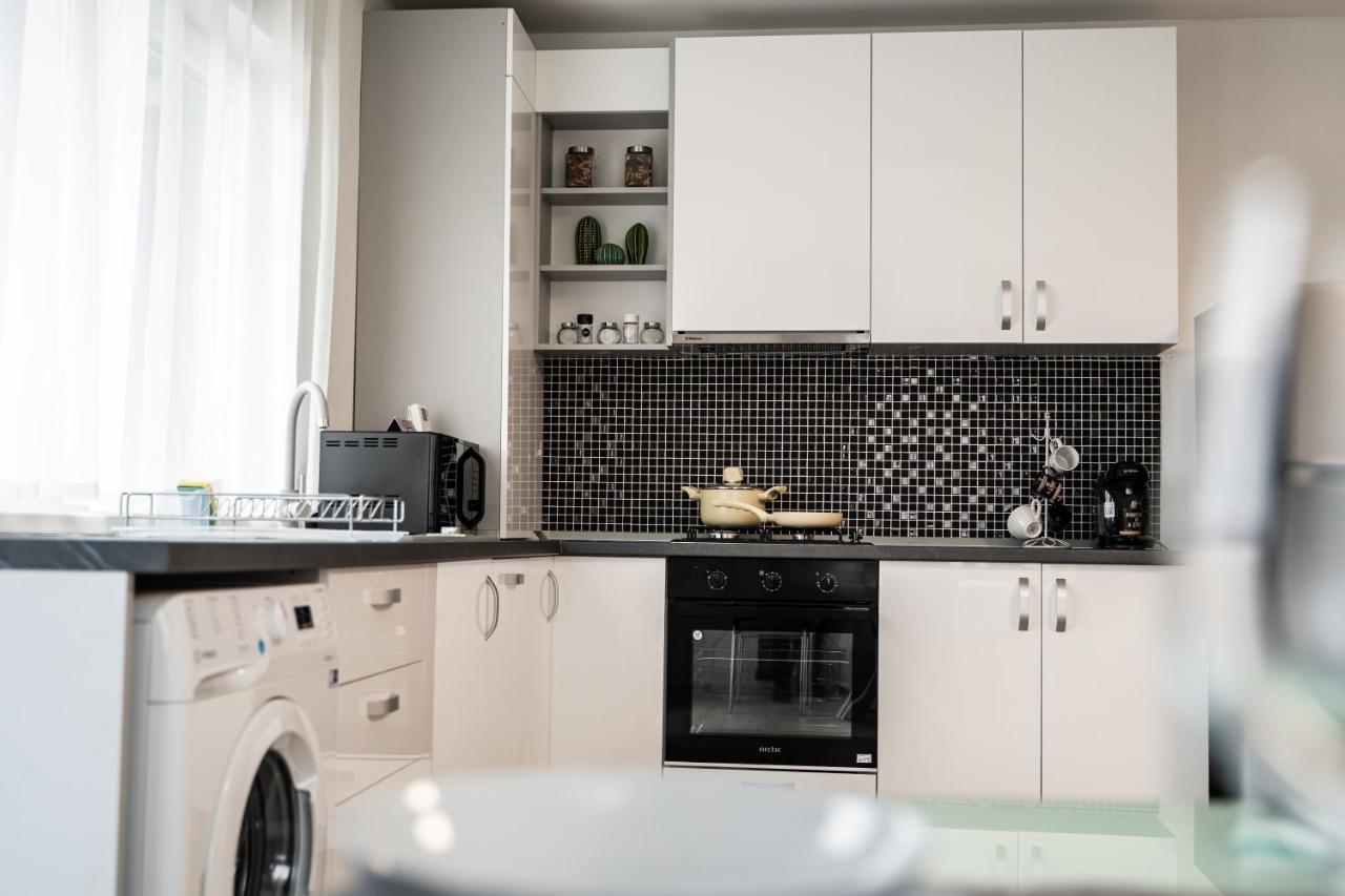 Cozy Apartment In Dumbravita Dumbravita  Екстериор снимка